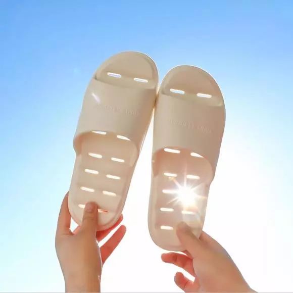 比普通拖鞋好穿100倍！踩在云朵上一样舒服，好穿到爆！永不臭脚！网友：想丢掉家里所有其它拖鞋！