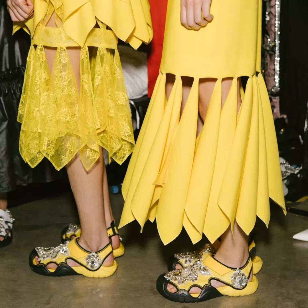 丑出天际系列,丑出天际的豆豆鞋