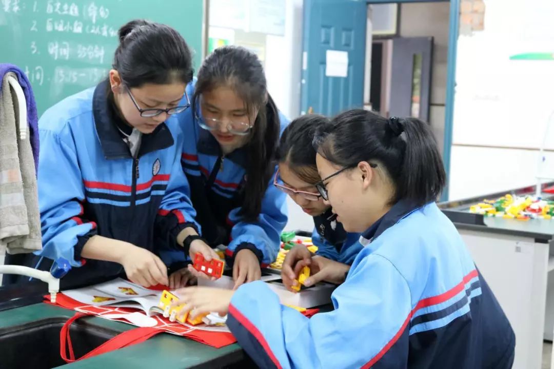 快乐体验快乐成长,快乐体验成长绘画二年级