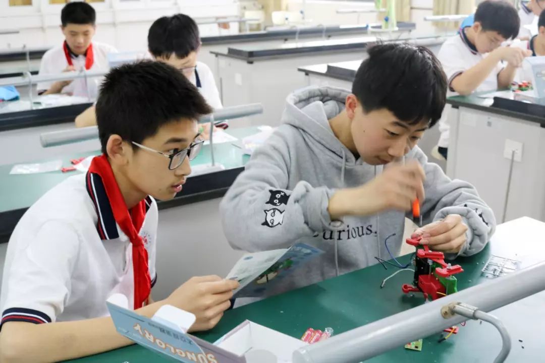 快乐体验快乐成长,快乐体验成长绘画二年级