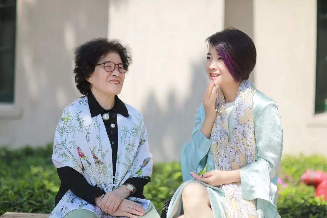 丝巾的各种造型女,一条丝巾美出万千风情