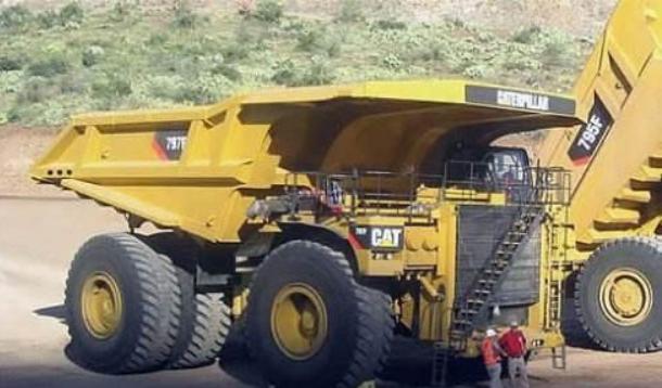 世界上里程最高的车,中国最大的车有1500个轮胎