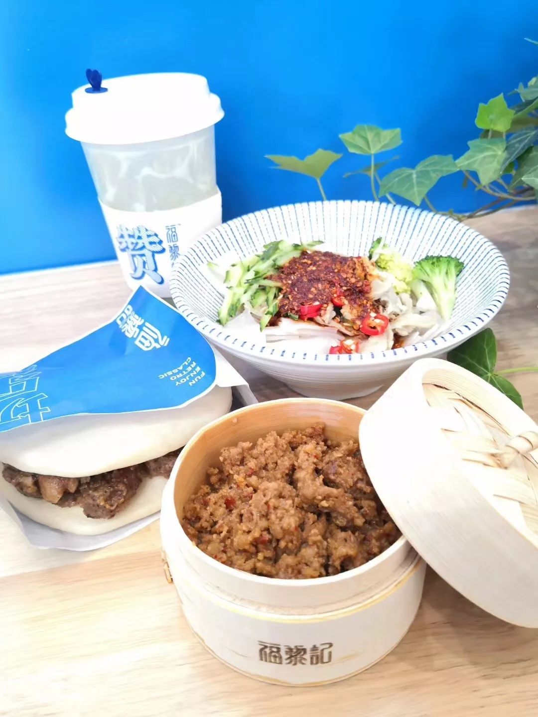 百万大学青年免费狂欢!AJ鞋展、街球大神空降,超多福利拿到手软!