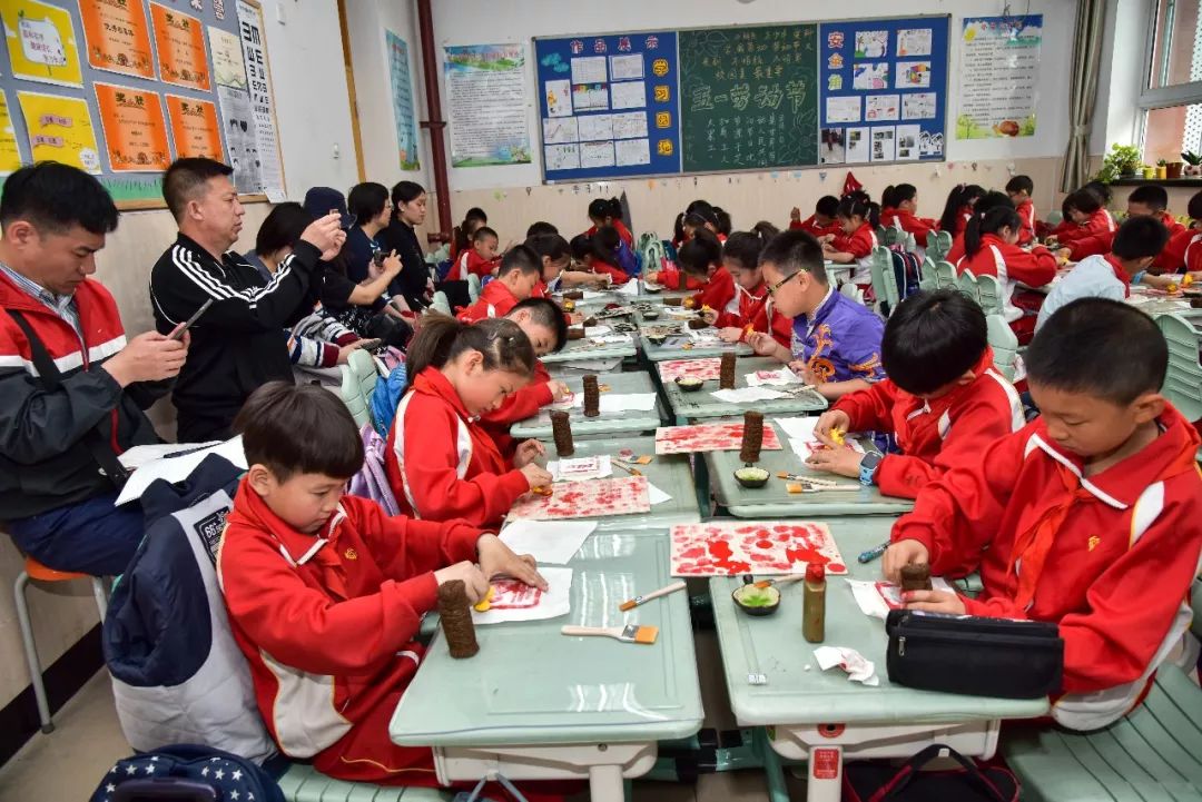 小而精致的校门,小而精校园