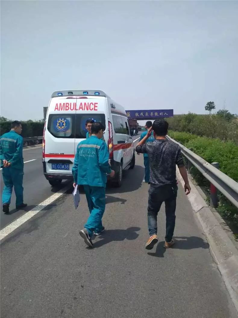 被马蜂蜇货车司机陷入昏迷！幸好，遇到了他们……遇到马蜂要这样处理