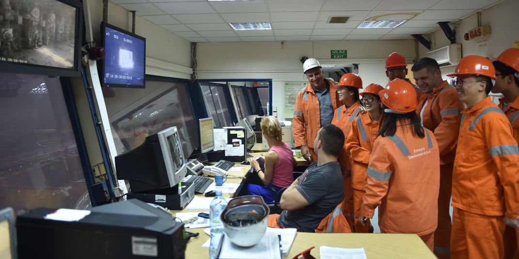 被派往塞尔维亚的9个中国人,干了件惊动世界的大事!