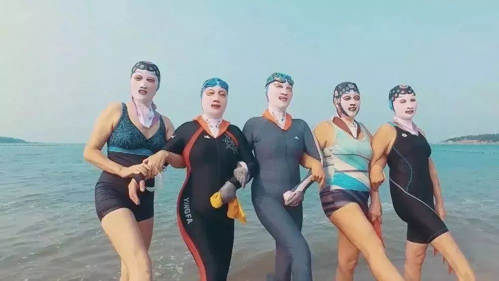 中国时髦大妈天秀姿势全解