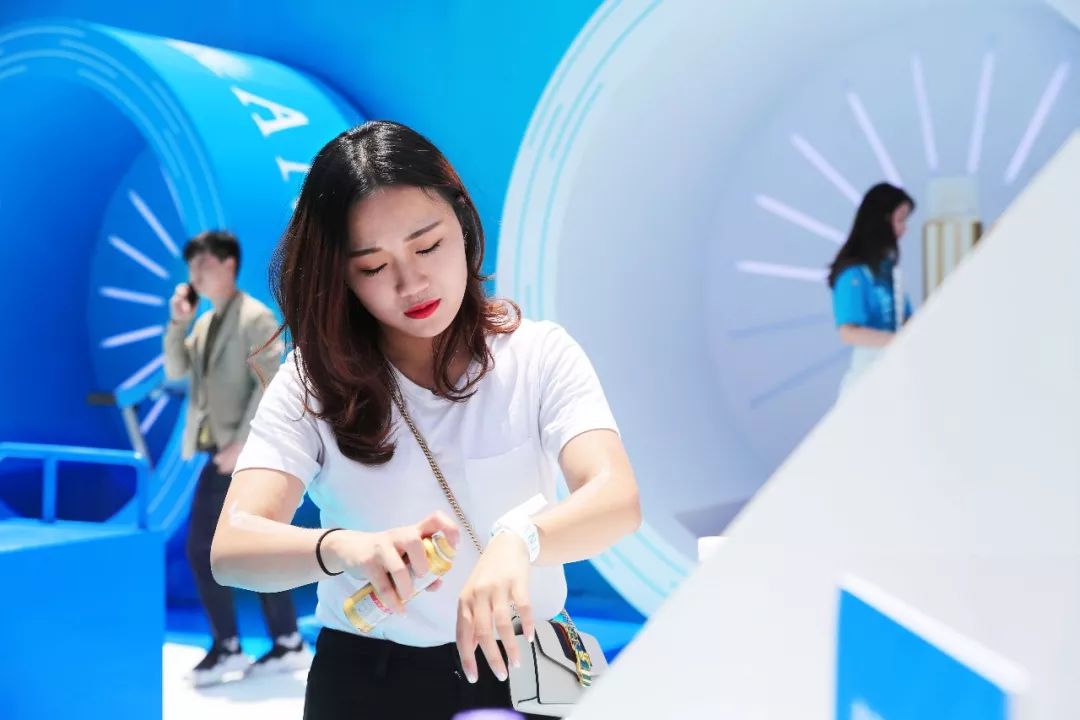 青春这个东西一文不值,青春这东西好像怎样看都会被辜负