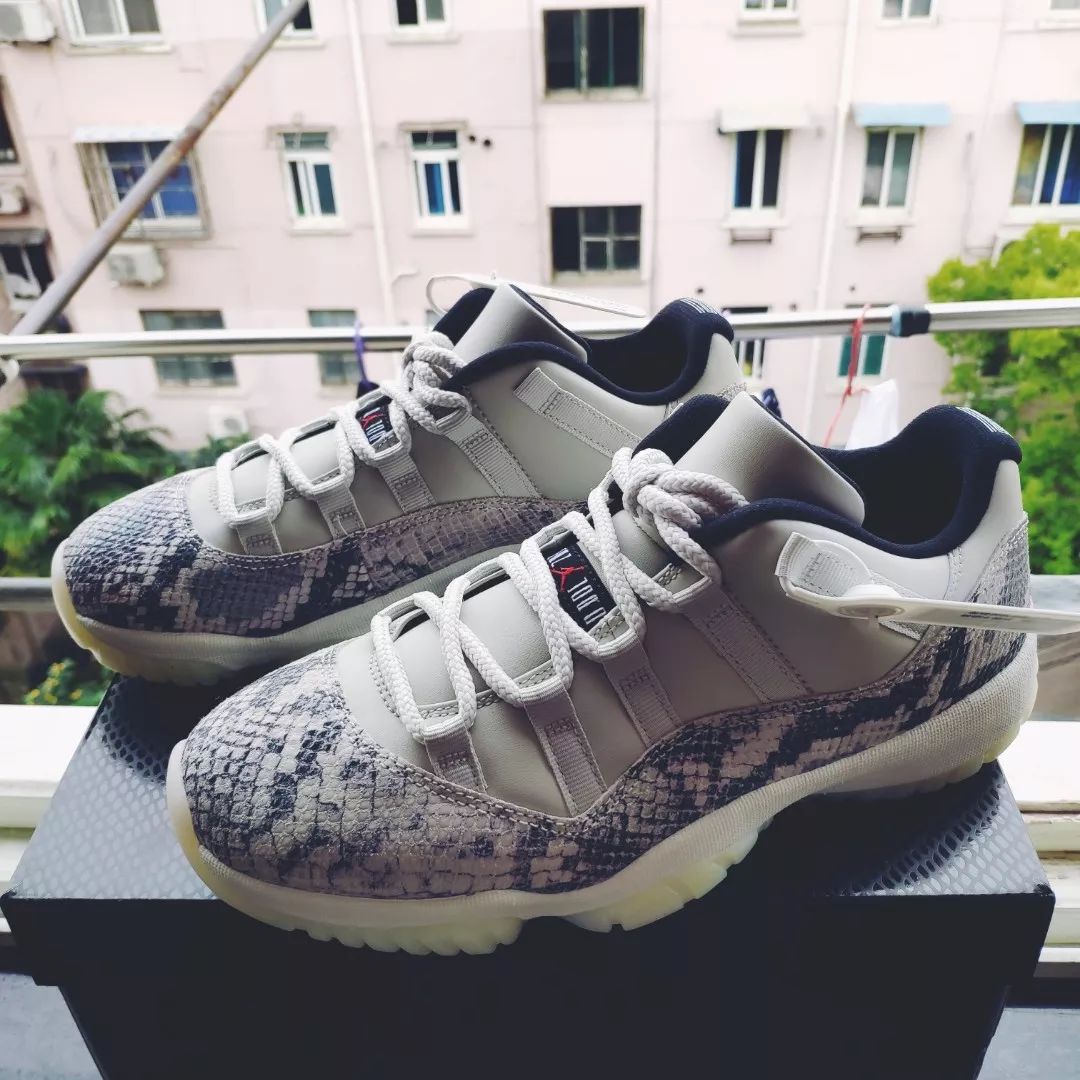 aj11low蓝蛇裸鞋,nikeaj空军一号高帮开箱