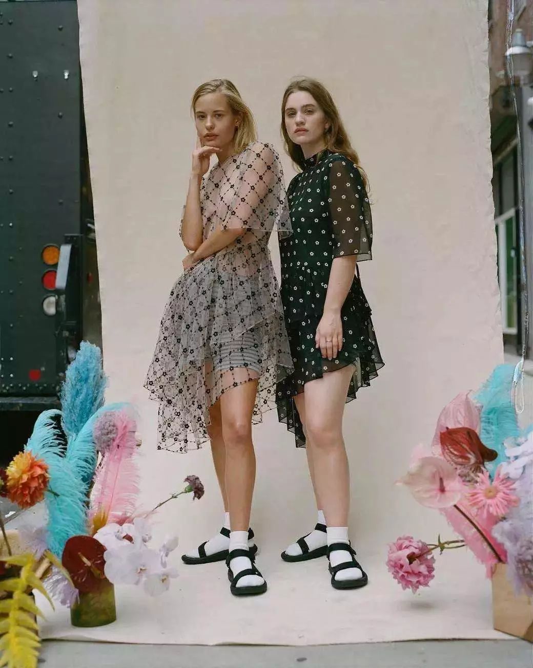 今年夏天这几款凉鞋真的美哭了,这个夏天让你美炸的凉鞋