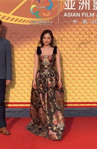 这个女团的时尚资源像开了挂