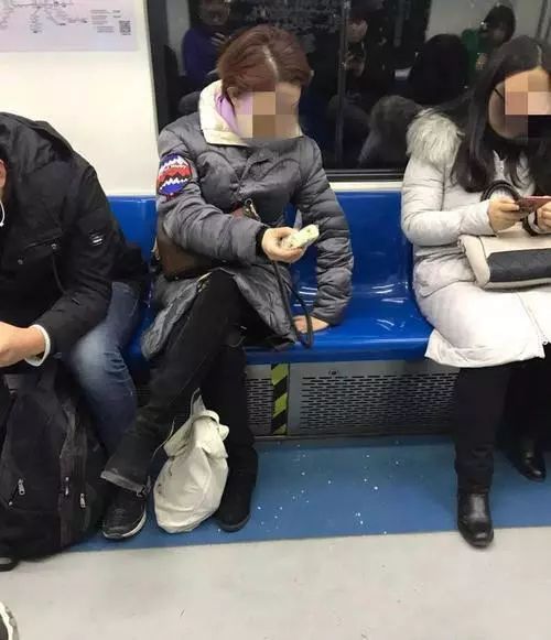 北京地铁禁食看法,北京地铁禁食规定实施