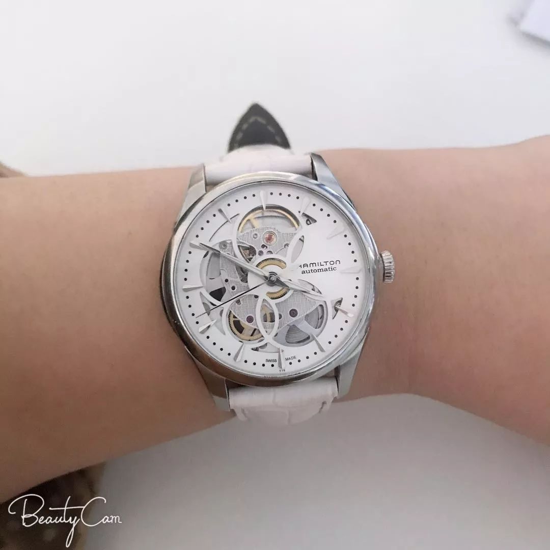 优雅的女人戴名表,名表和包包档次对比