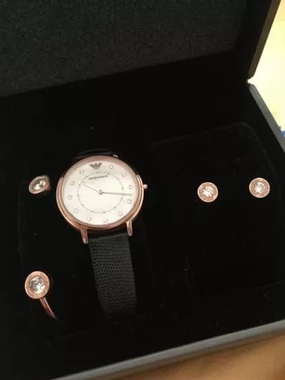 名表和包包档次对比,买个名牌包就要配名表是什么心理