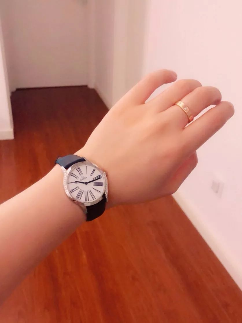 名表和包包档次对比,买个名牌包就要配名表是什么心理