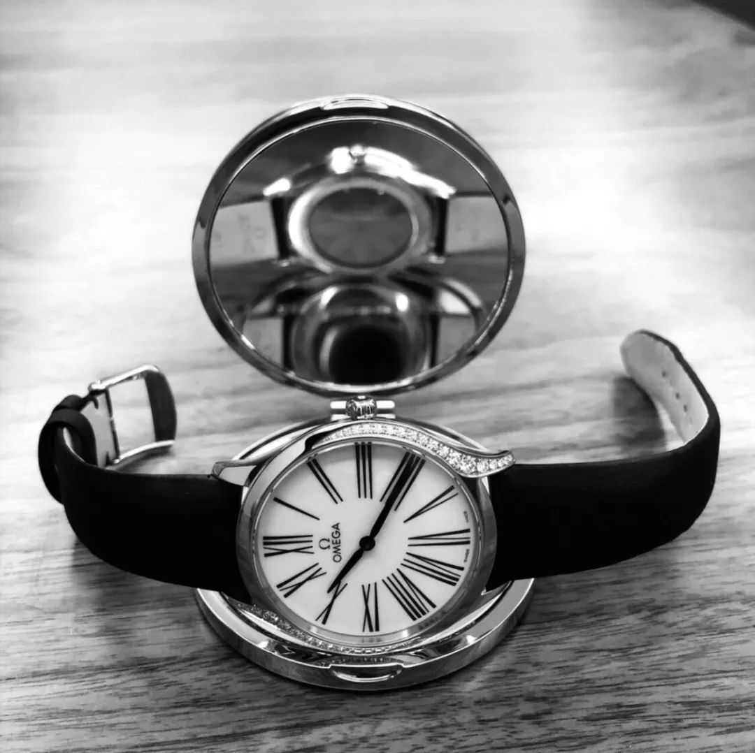 优雅的女人戴名表,名表和包包档次对比