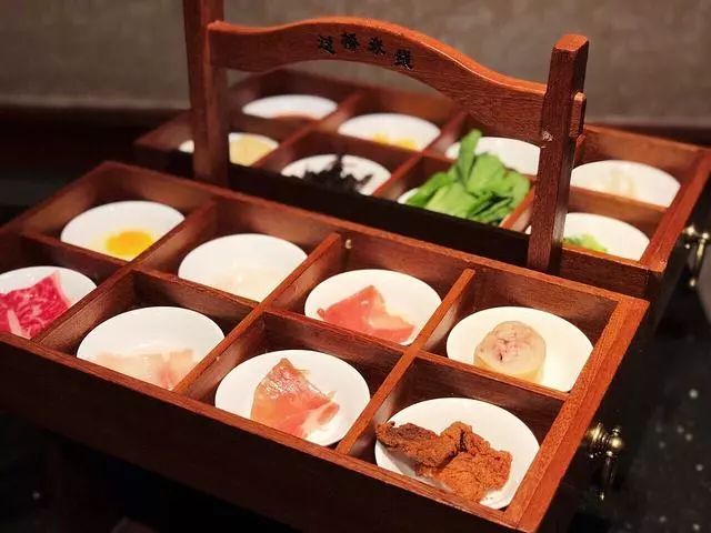 昆明北市区最正宗的过桥米线,昆明潮玩城