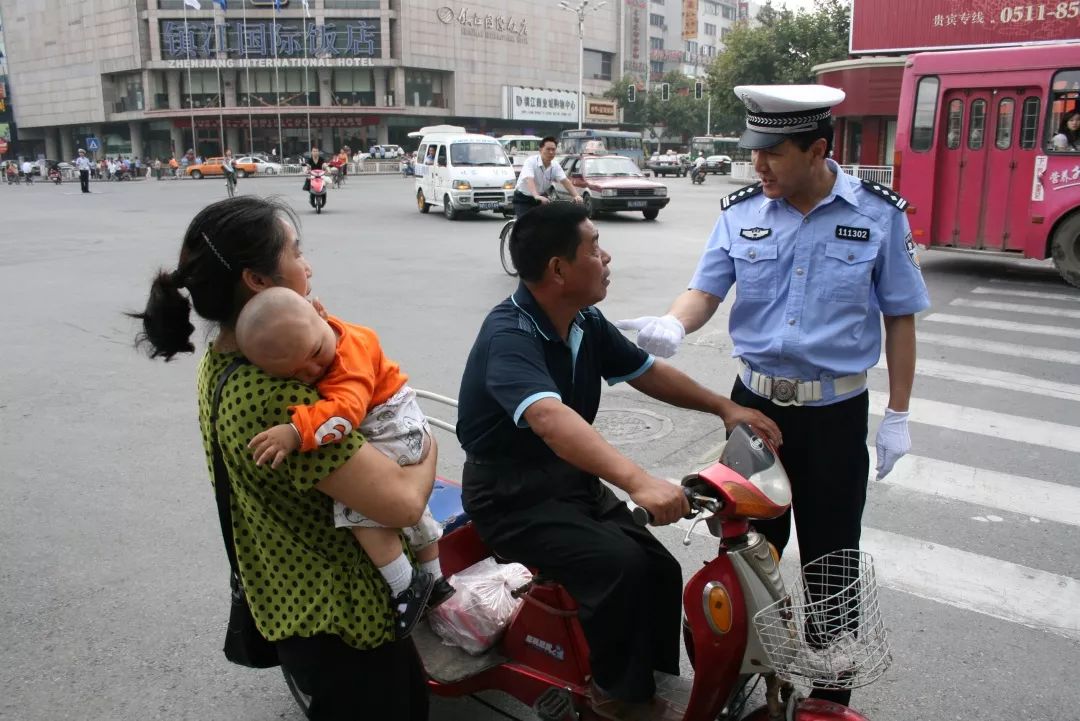 【走过70年—聆听70名镇江公安人的故事】陶文章：“交警支队，那是一种家的感觉”