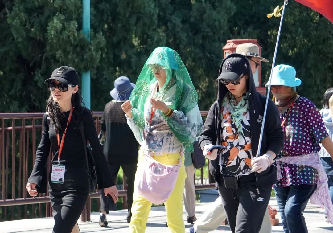 中暑发烧头痛按哪个穴位,中暑了头疼按什么穴位