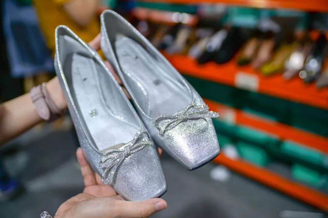 金利来1折店,金利来买一送一特卖活动