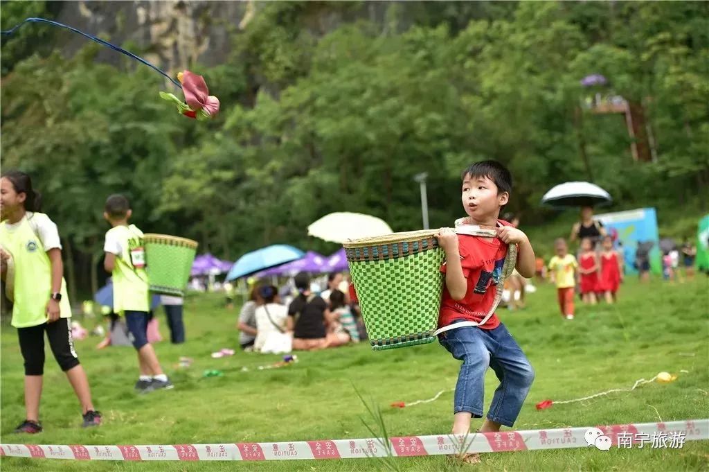 马山自然攀岩比赛图片,舞动广西广场舞大赛马山