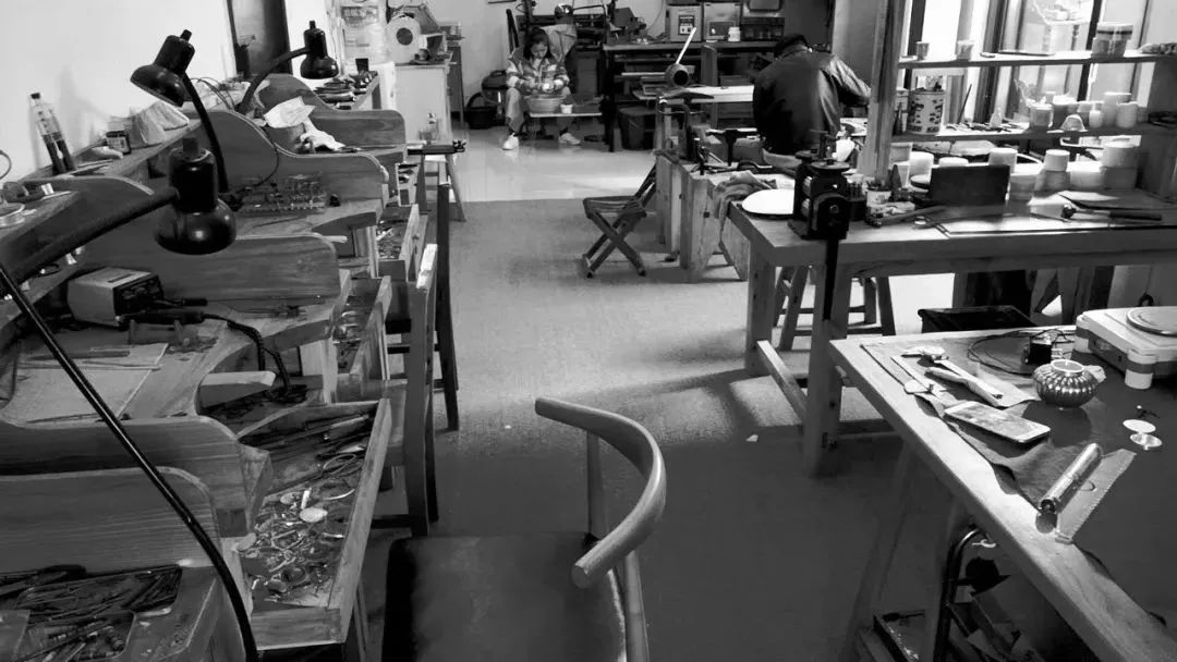 喝茶的人为什么要点香,喝茶用银杯银壶怎么样