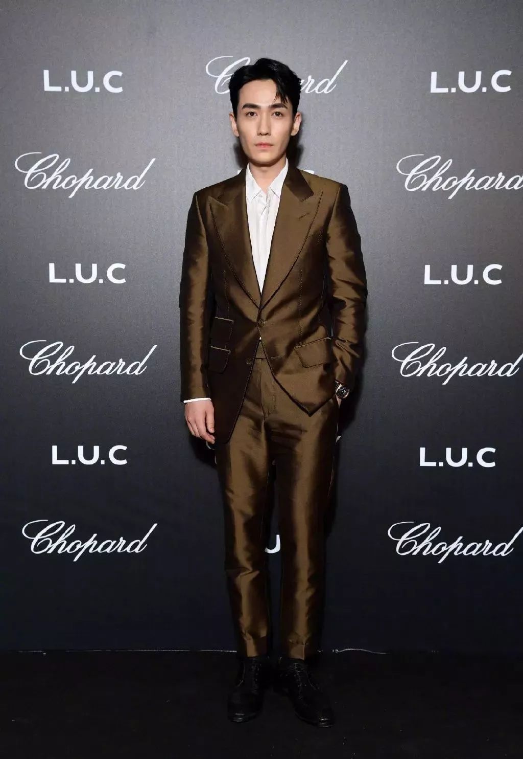 戛纳朱一龙入选作品,戛纳朱一龙白西装