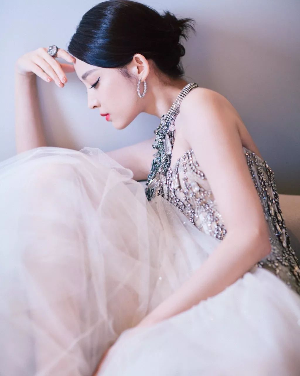 戛纳朱一龙入选作品,戛纳朱一龙白西装