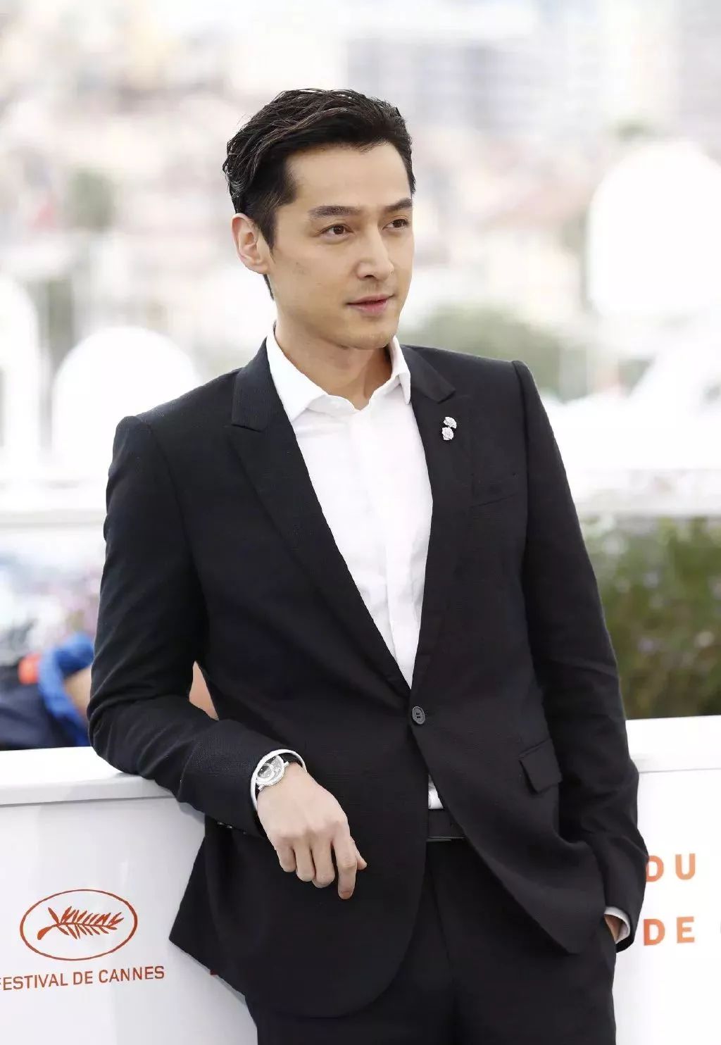 戛纳朱一龙入选作品,戛纳朱一龙白西装