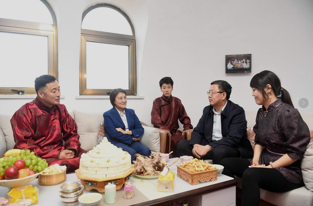 【头条】布小林在锡林郭勒盟调研