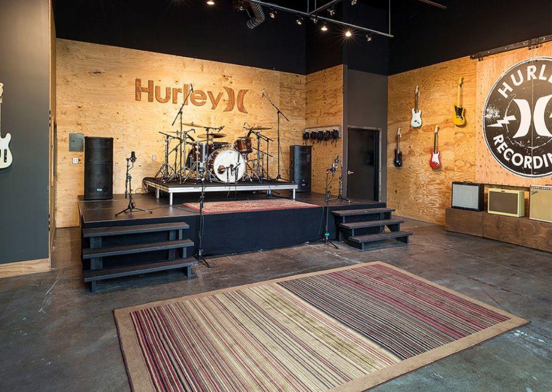 Nike集团隐藏的「亲儿子」值不值得关注？