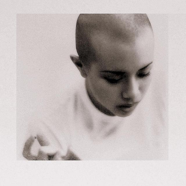 身材绝世，嫁给初恋，不再办大型巡演，48岁莫文蔚活得有多任性？