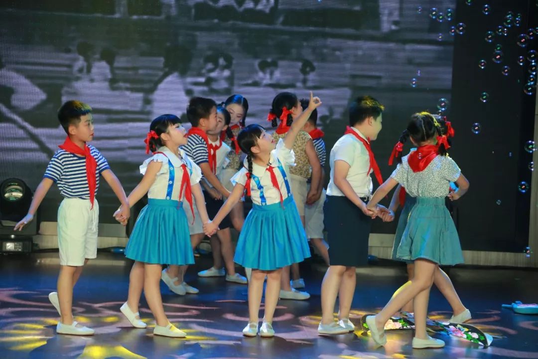 与儿童合唱,与儿童互动歌谣