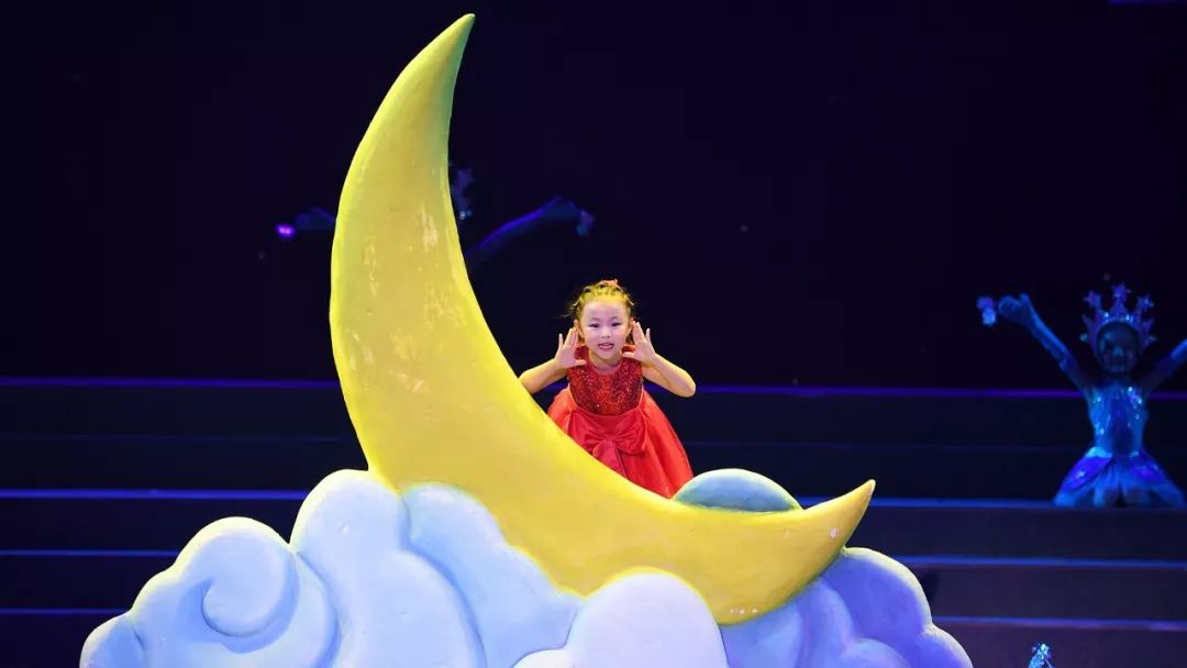 高清大图:“蓝天娃”精彩演绎《同在蓝天下》,向全国小朋友献礼