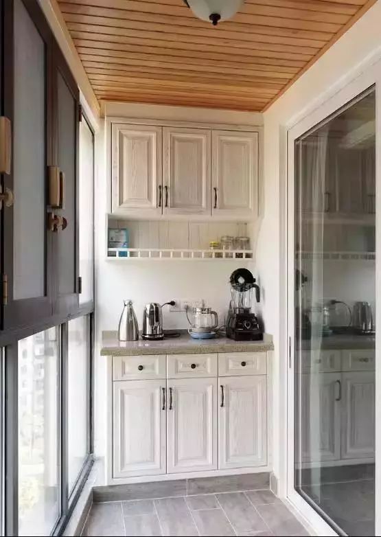 阳台上的天地柜,阳台上做橱柜地柜怎么做