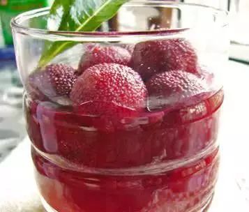 杨梅里面的虫子吃到肚子怎么办,杨梅有虫子怎么吃