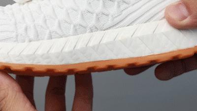 这双运动鞋竟然防水！暴雨大雪都不湿，还巨暖和