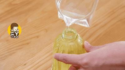 风油精滴在鞋子上的印记怎么除去,小妙招风油精除鞋臭