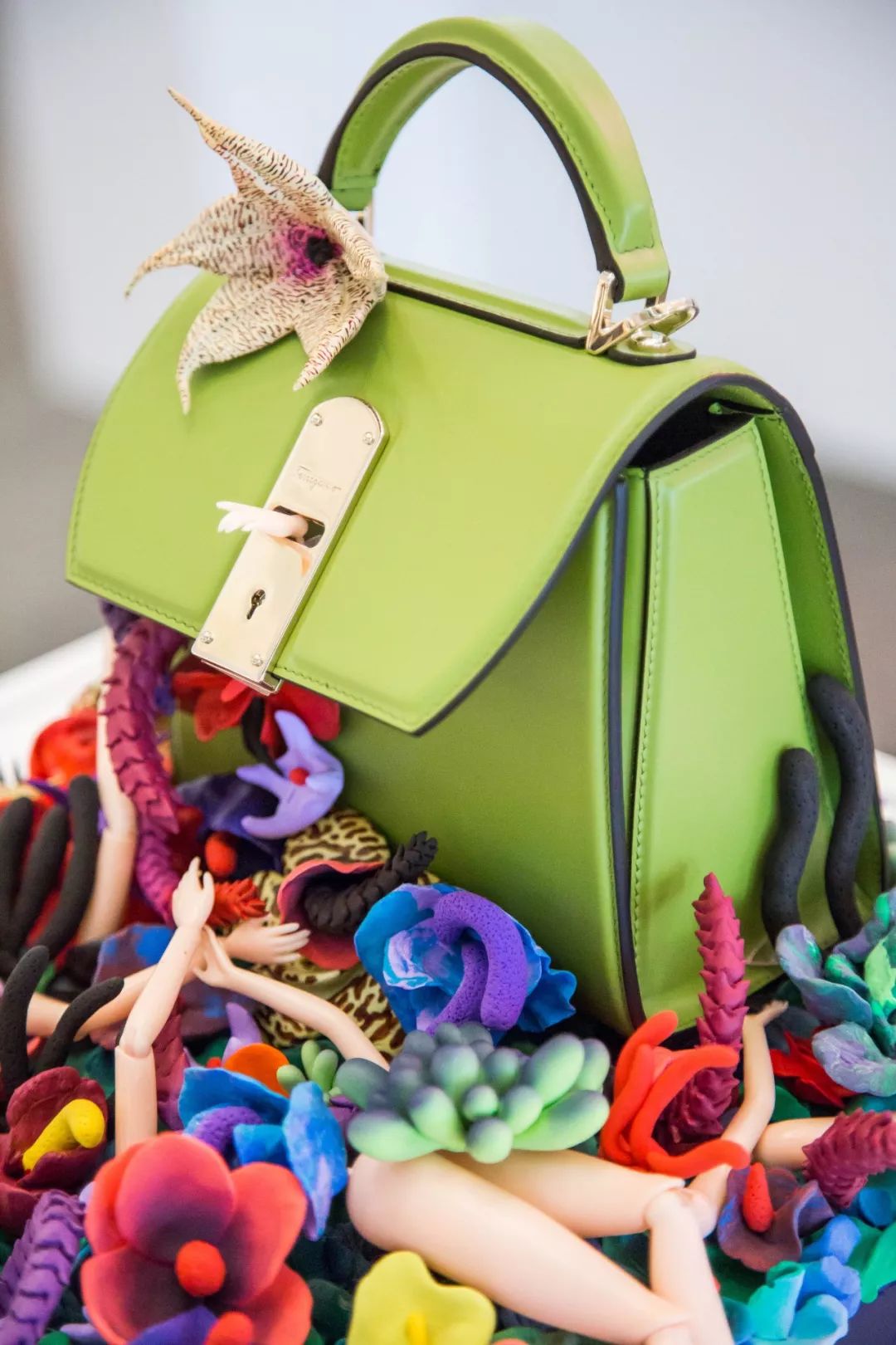 回看五月时髦事宇舶再度携手JINGART