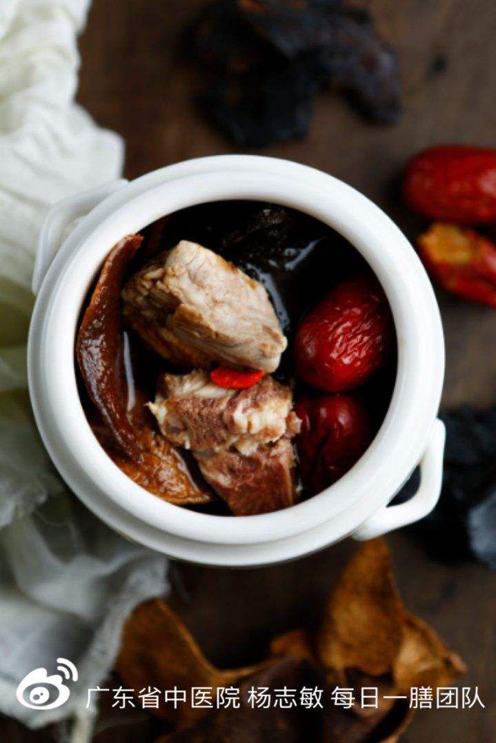每日一膳|补益精血，固肾乌须，无论是白发还是脱发，这款汤作为食疗调养方向之一，值得一尝~广东省中医院杨志敏教授今日推荐