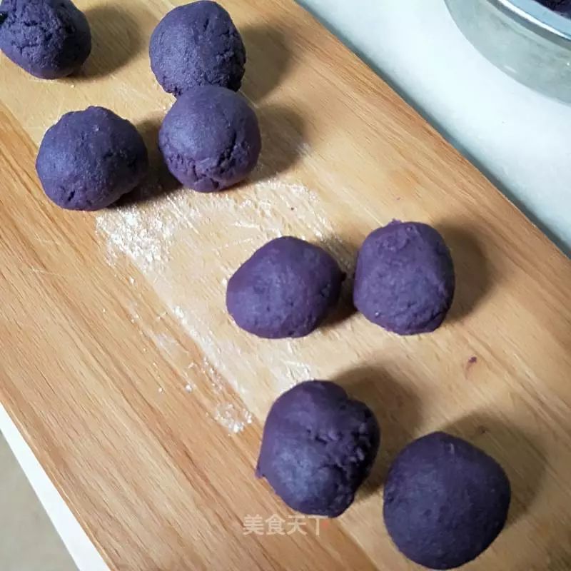 吃剩的饺子皮这样做，简单又好吃，简直香skr人