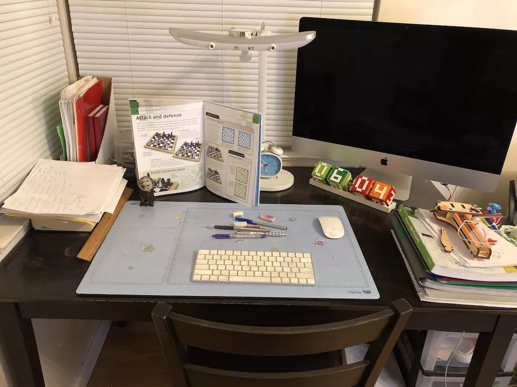 儿童买什么学习桌适合,给孩子买什么样的学习桌好