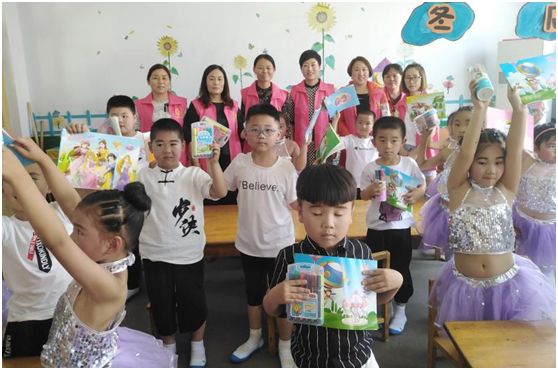 巾帼文明艺术团庆六一活动集锦,姐妹们庆六一活动