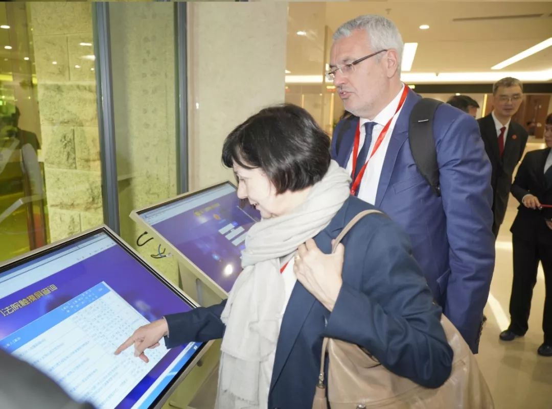 你见过这样的诉讼服务中心吗？颜值高智力爆棚还提供全天候服务