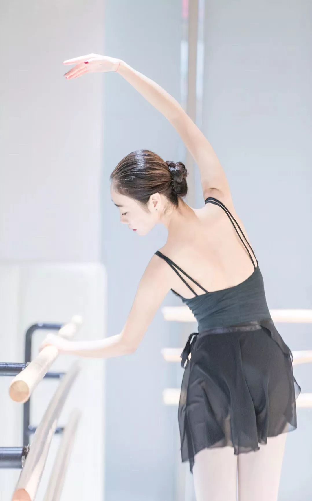 天鹅颈锁骨怎么练快速明显,天鹅颈的修炼方法视频