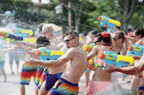 火力全开的狂欢泼水节来啦！快来加入我们的战斗吧