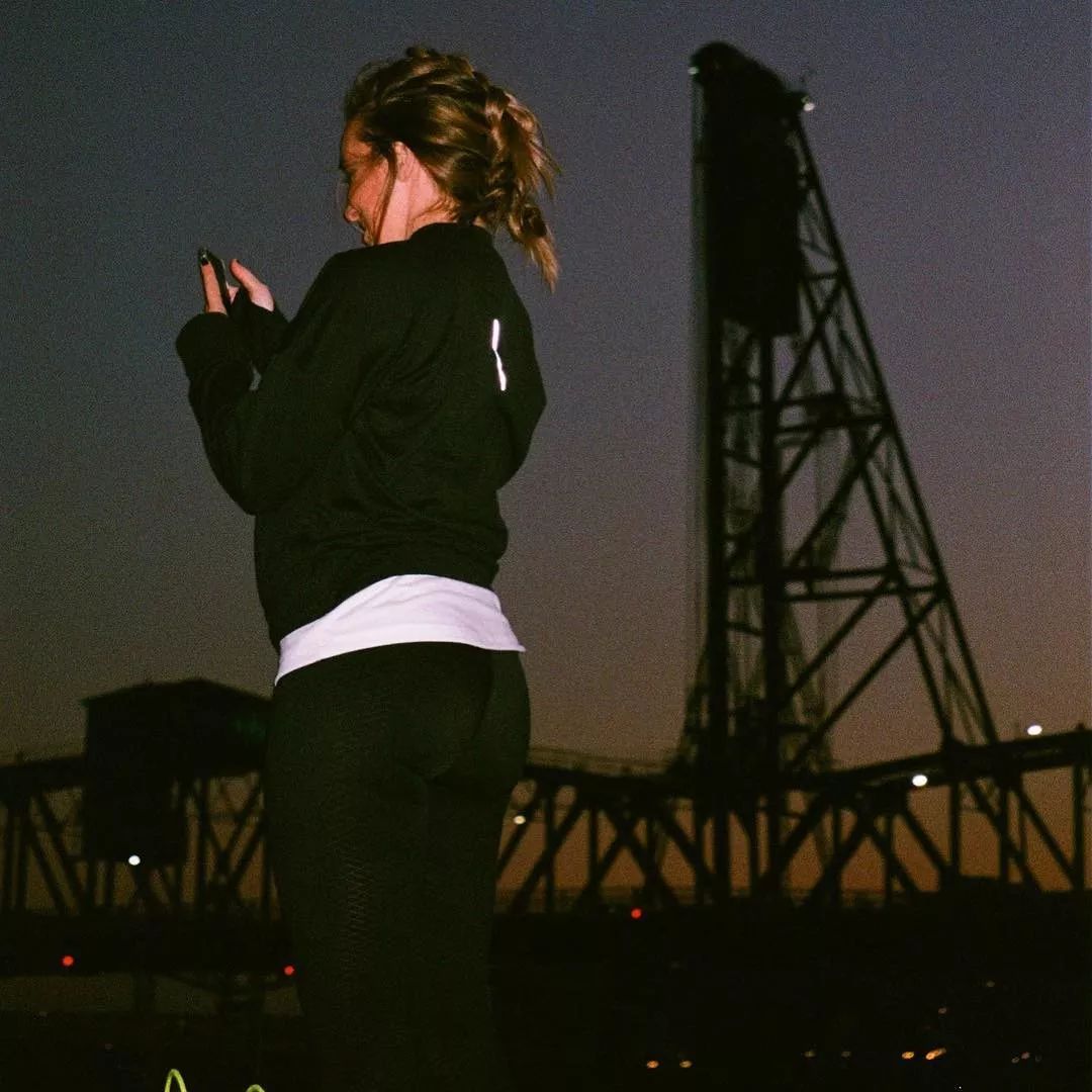 他们与买鞋欲望对抗时，资金转移、互设密码、攒钱冲Ye等招数都失败了