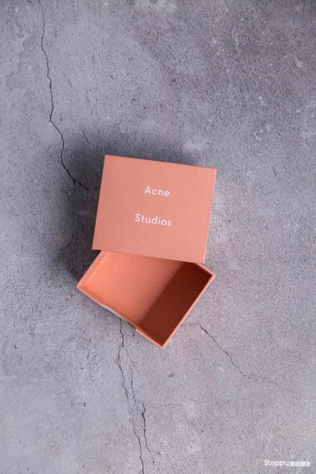 很想问问，你们有收集品牌包装袋或吊牌的癖好吗？