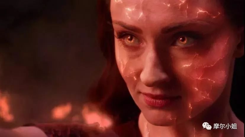 从“三傻”到“黑凤凰”，SophieTurner的成名之路原来这么坎坷？