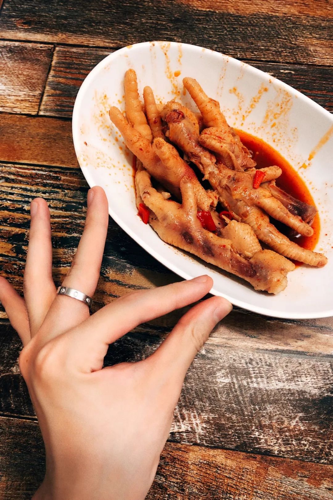 雨女有瓜|我去成都LV展出差的24小时吃成了真实的猪